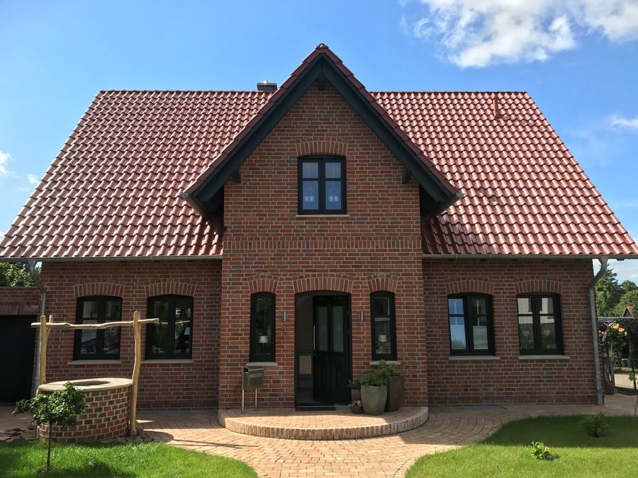 Einfamilienhaus aus rotem Klinker